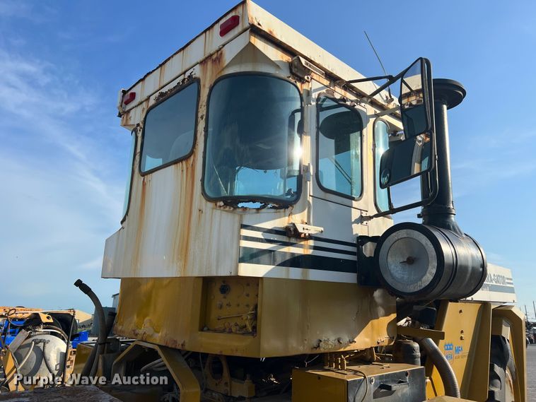 image for item JM9194 Terra-Gator 1903  applicator cab and chassis