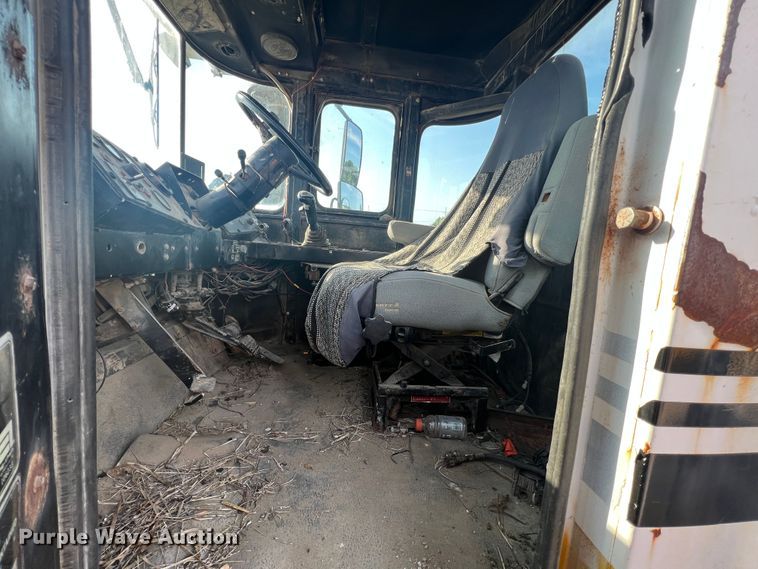 image for item JM9194 Terra-Gator 1903  applicator cab and chassis