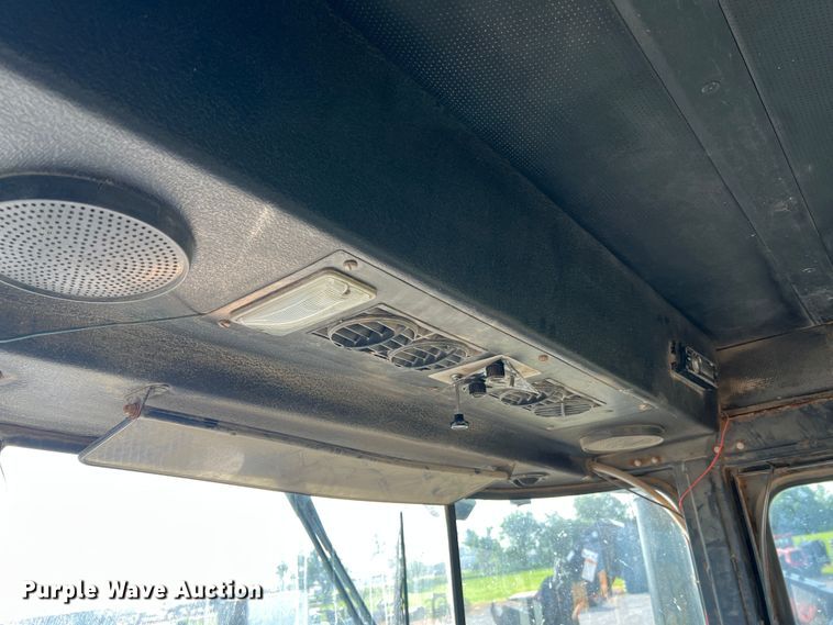 image for item JM9194 Terra-Gator 1903  applicator cab and chassis