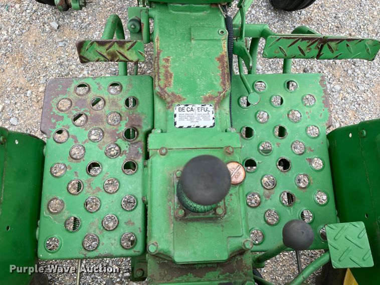image for item KE9338 1979 John Deere 950  tractor
