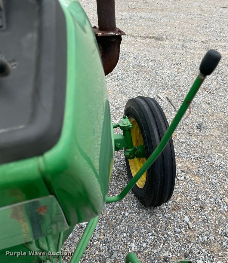 image for item KE9338 1979 John Deere 950  tractor