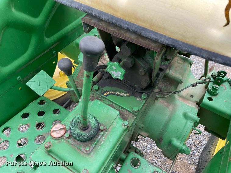 image for item KE9338 1979 John Deere 950  tractor
