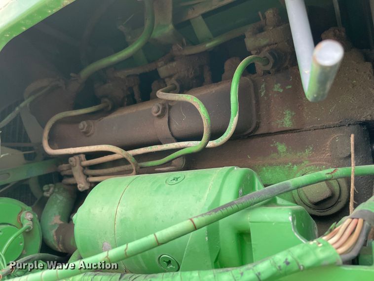 image for item KE9338 1979 John Deere 950  tractor