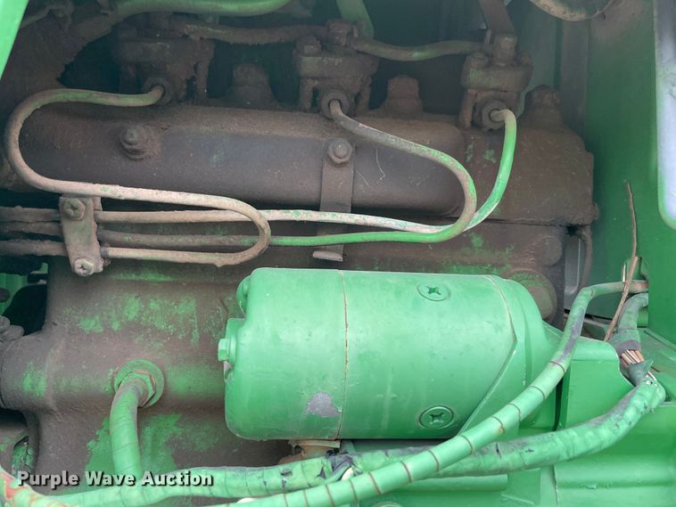 image for item KE9338 1979 John Deere 950  tractor