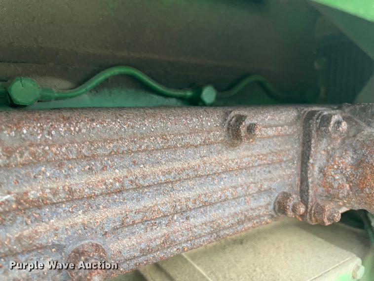 image for item KE9338 1979 John Deere 950  tractor