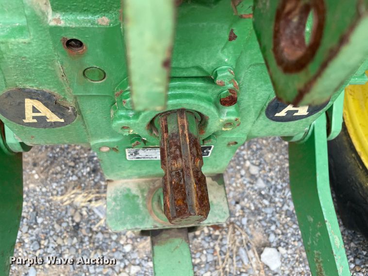 image for item KE9338 1979 John Deere 950  tractor