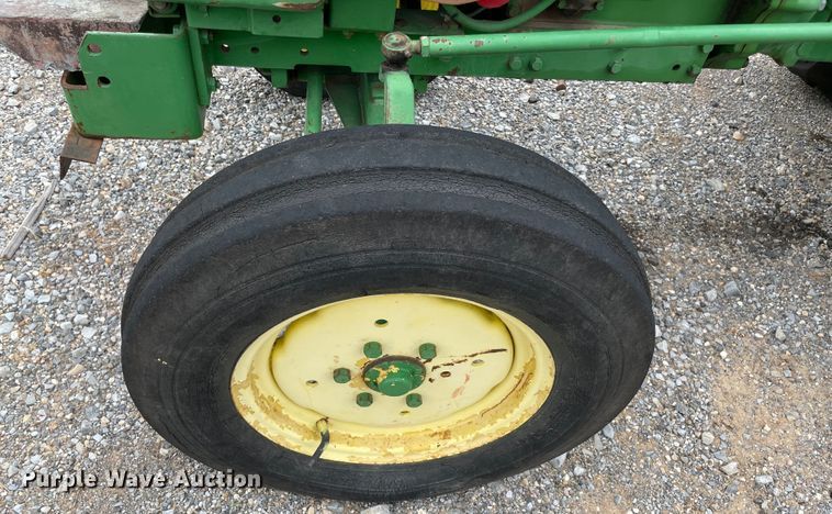 image for item KE9338 1979 John Deere 950  tractor