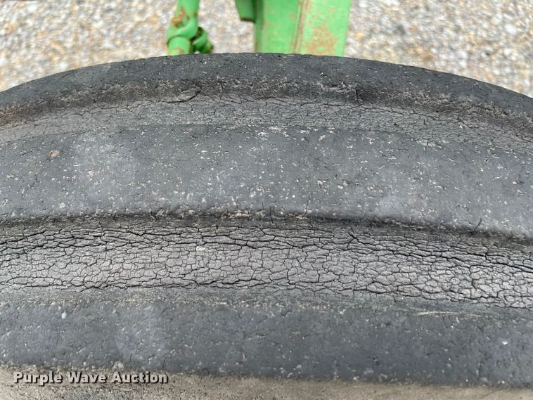 image for item KE9338 1979 John Deere 950  tractor