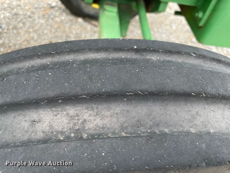 image for item KE9338 1979 John Deere 950  tractor