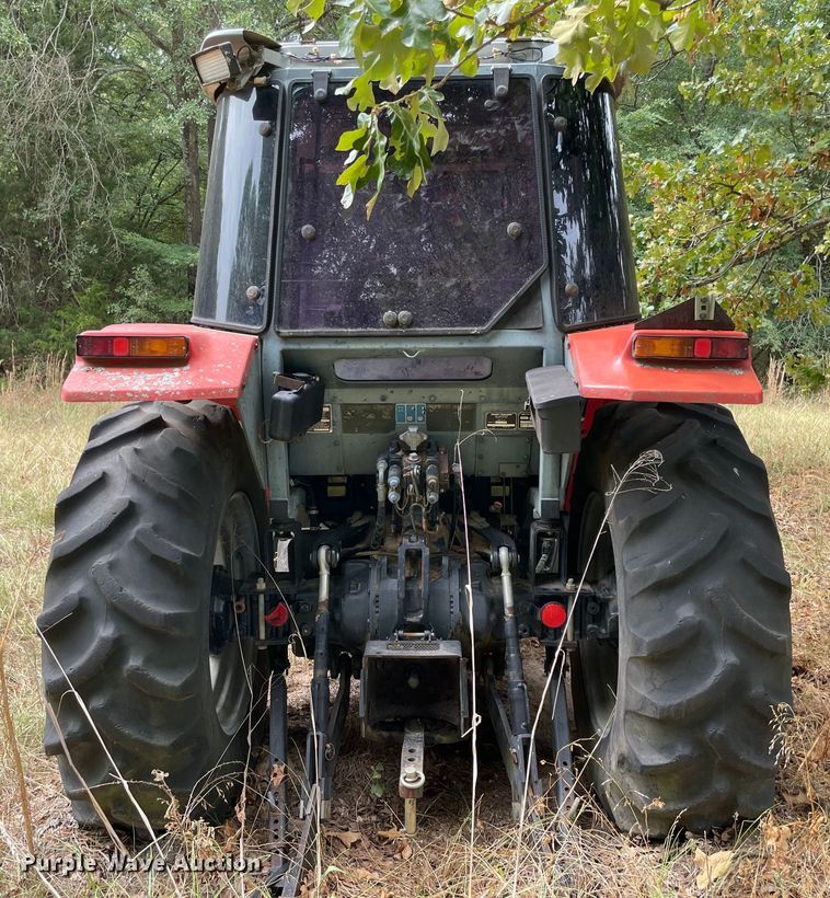 image for item KE9344 1999 Massey Ferguson 4233  tractor