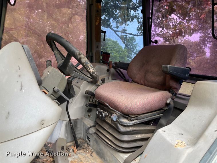 image for item KE9344 1999 Massey Ferguson 4233  tractor