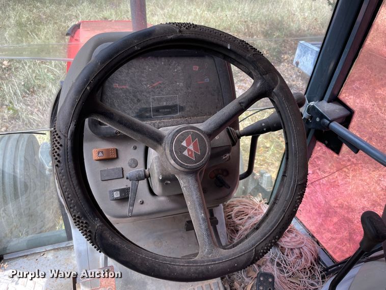 image for item KE9344 1999 Massey Ferguson 4233  tractor