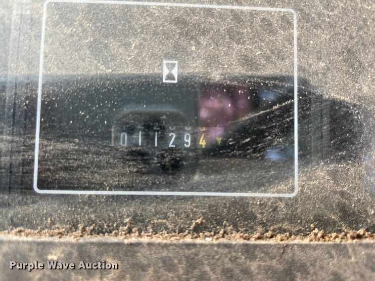 image for item KE9344 1999 Massey Ferguson 4233  tractor