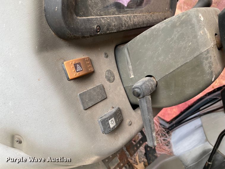 image for item KE9344 1999 Massey Ferguson 4233  tractor