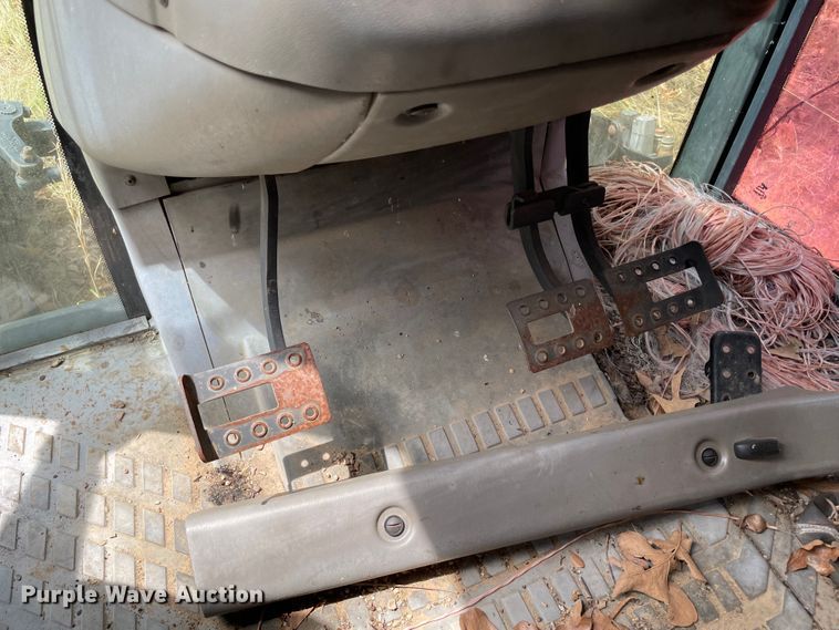 image for item KE9344 1999 Massey Ferguson 4233  tractor