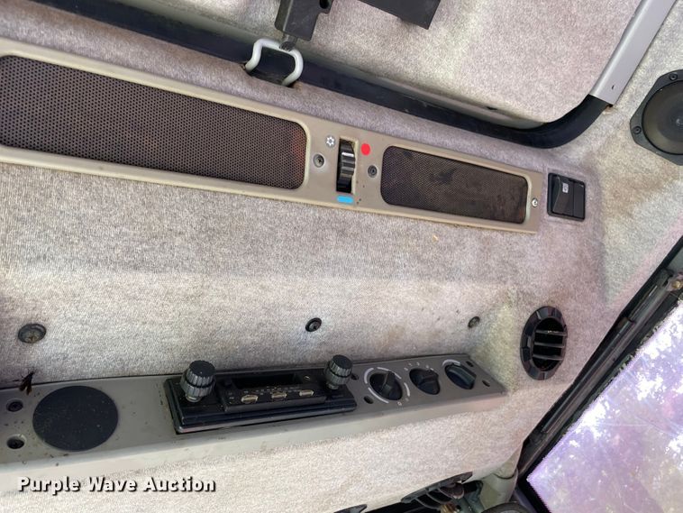 image for item KE9344 1999 Massey Ferguson 4233  tractor