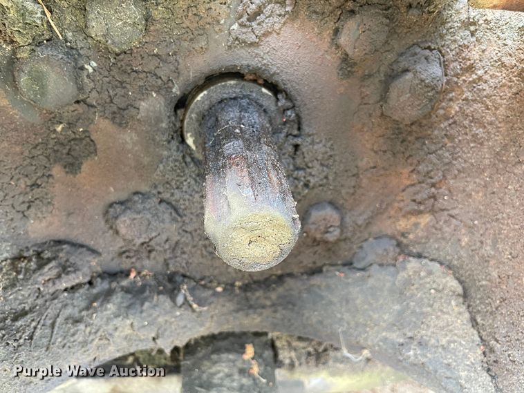 image for item KE9344 1999 Massey Ferguson 4233  tractor