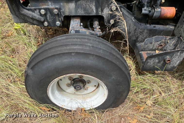 image for item KE9344 1999 Massey Ferguson 4233  tractor