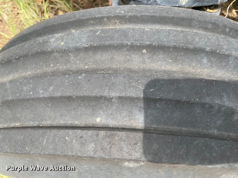 image for item KE9344 1999 Massey Ferguson 4233  tractor