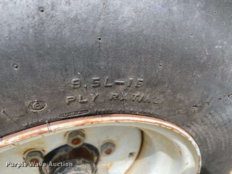 image for item KE9344 1999 Massey Ferguson 4233  tractor