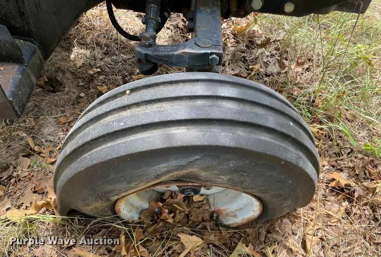 image for item KE9344 1999 Massey Ferguson 4233  tractor