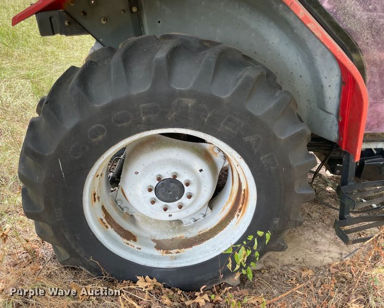 image for item KE9344 1999 Massey Ferguson 4233  tractor