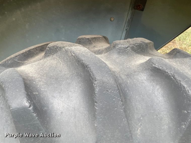 image for item KE9344 1999 Massey Ferguson 4233  tractor