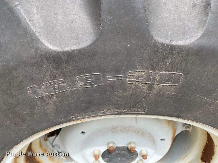 image for item KE9344 1999 Massey Ferguson 4233  tractor