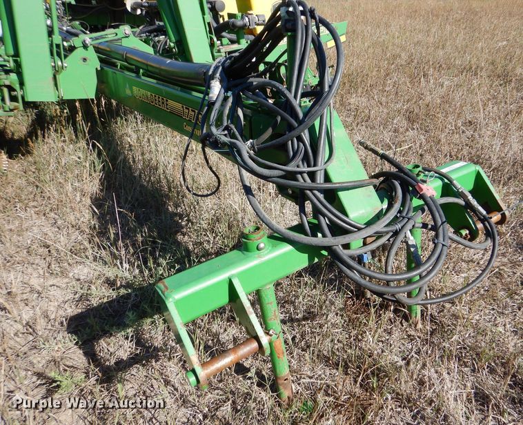 image for item LB9822 2004 John Deere 1770 MaxEmerge Plus  no-till planter