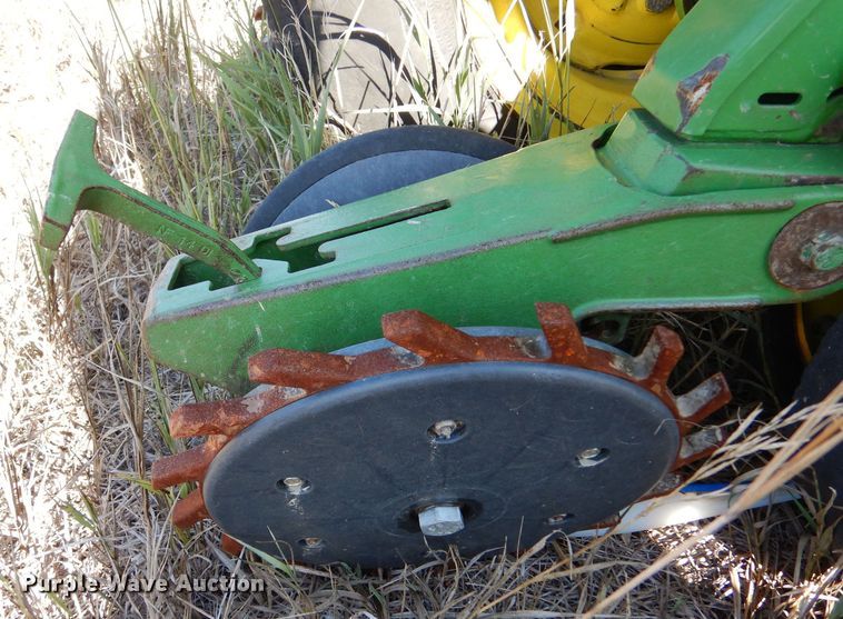 image for item LB9822 2004 John Deere 1770 MaxEmerge Plus  no-till planter
