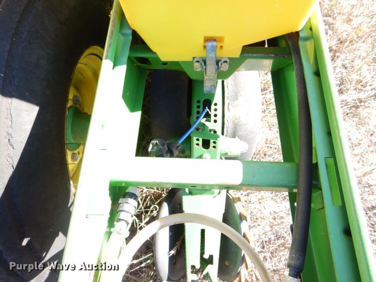 image for item LB9822 2004 John Deere 1770 MaxEmerge Plus  no-till planter