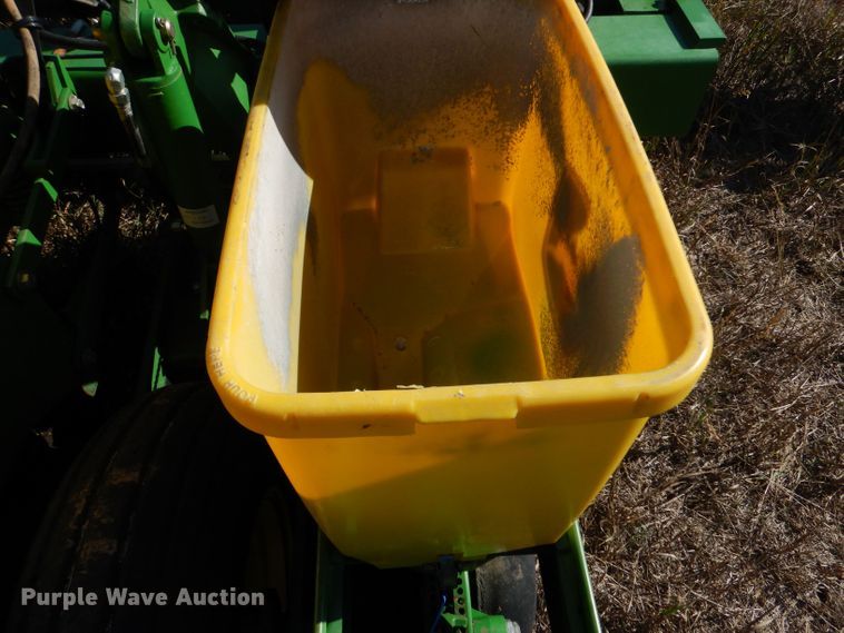 image for item LB9822 2004 John Deere 1770 MaxEmerge Plus  no-till planter