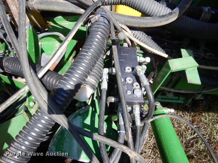 image for item LB9822 2004 John Deere 1770 MaxEmerge Plus  no-till planter