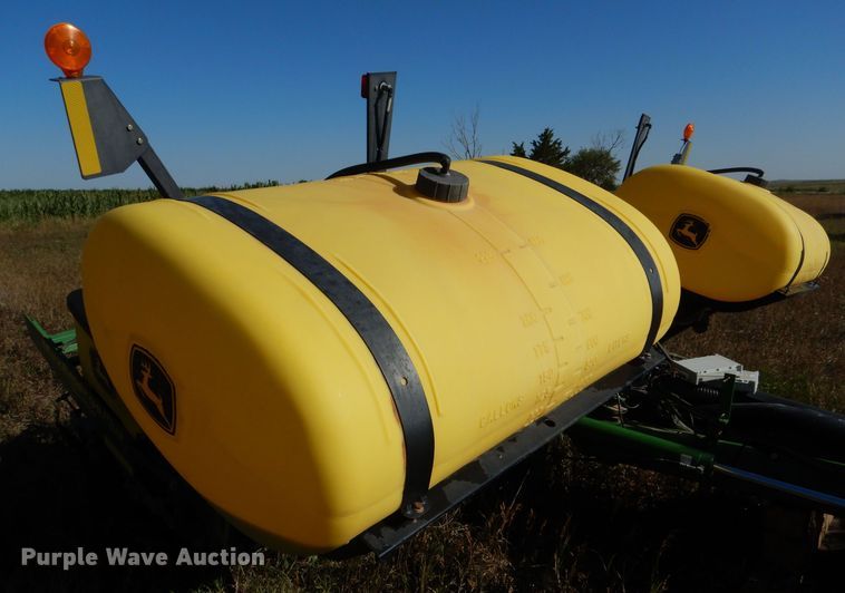 image for item LB9822 2004 John Deere 1770 MaxEmerge Plus  no-till planter