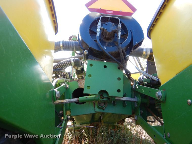 image for item LB9822 2004 John Deere 1770 MaxEmerge Plus  no-till planter