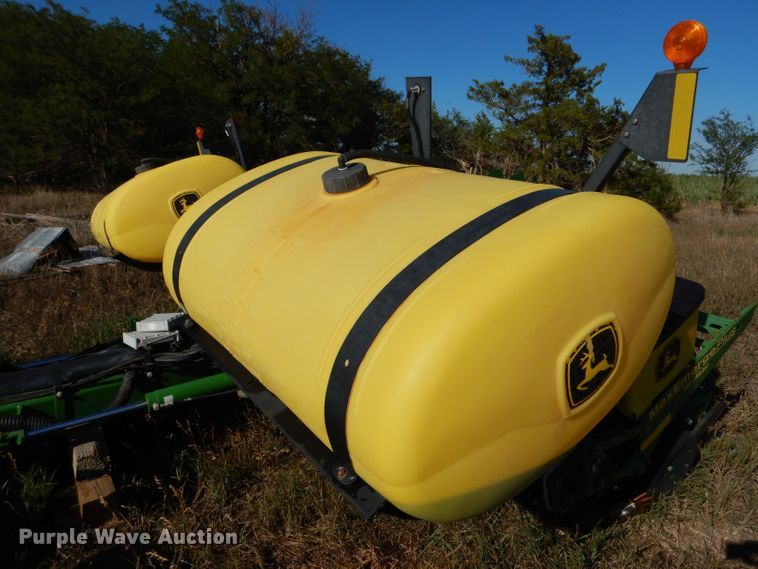 image for item LB9822 2004 John Deere 1770 MaxEmerge Plus  no-till planter