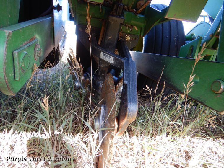 image for item LB9822 2004 John Deere 1770 MaxEmerge Plus  no-till planter