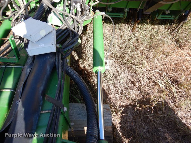 image for item LB9822 2004 John Deere 1770 MaxEmerge Plus  no-till planter