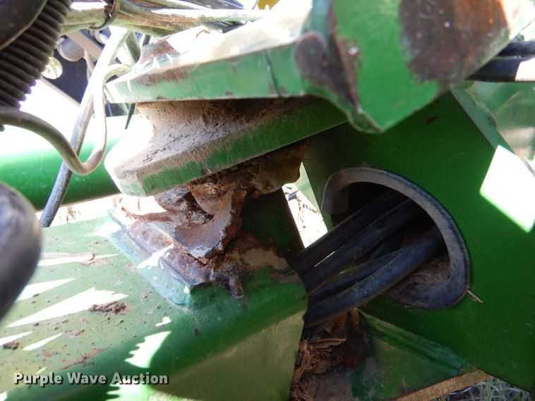 image for item LB9822 2004 John Deere 1770 MaxEmerge Plus  no-till planter