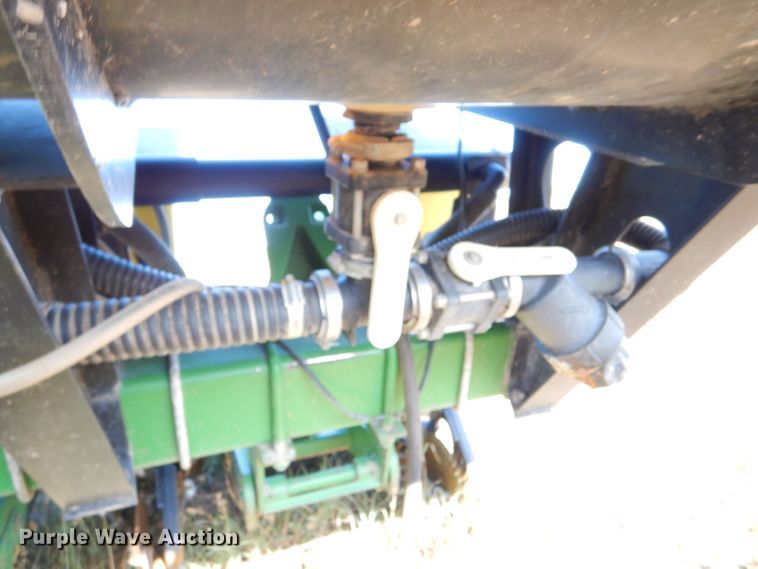 image for item LB9822 2004 John Deere 1770 MaxEmerge Plus  no-till planter