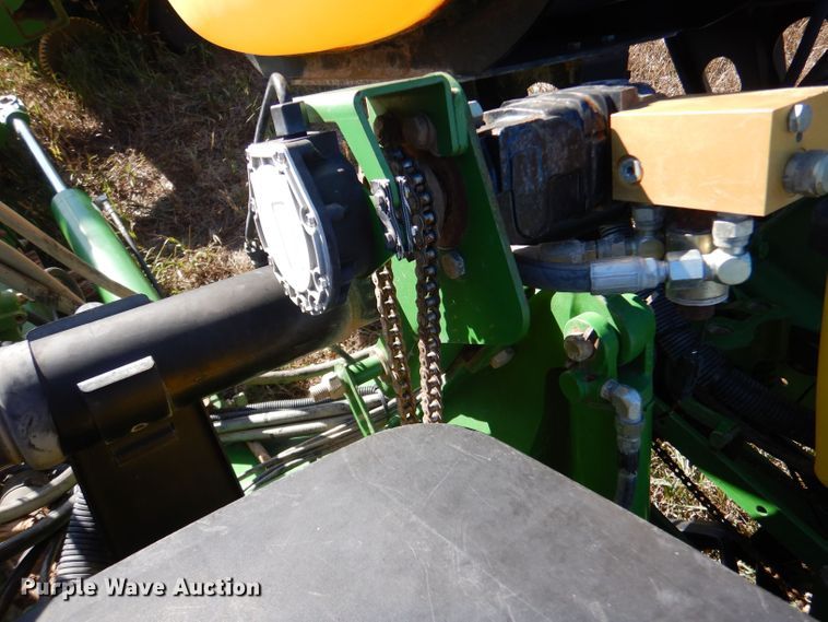 image for item LB9822 2004 John Deere 1770 MaxEmerge Plus  no-till planter