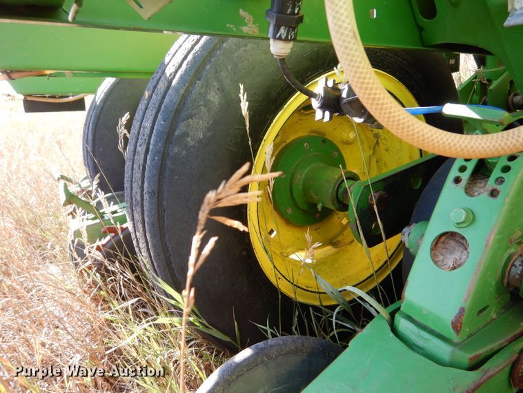 image for item LB9822 2004 John Deere 1770 MaxEmerge Plus  no-till planter