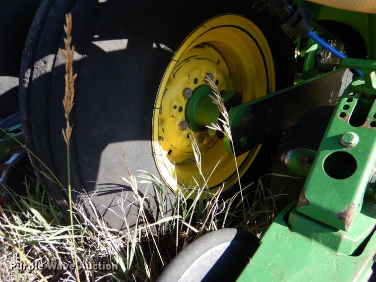 image for item LB9822 2004 John Deere 1770 MaxEmerge Plus  no-till planter