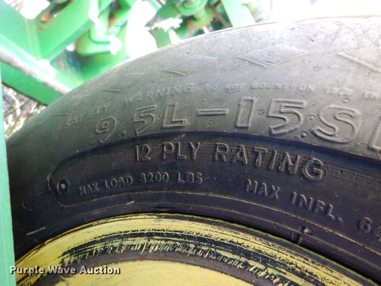 image for item LB9822 2004 John Deere 1770 MaxEmerge Plus  no-till planter