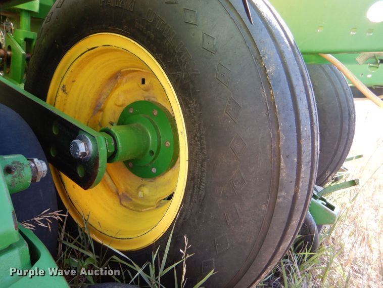 image for item LB9822 2004 John Deere 1770 MaxEmerge Plus  no-till planter