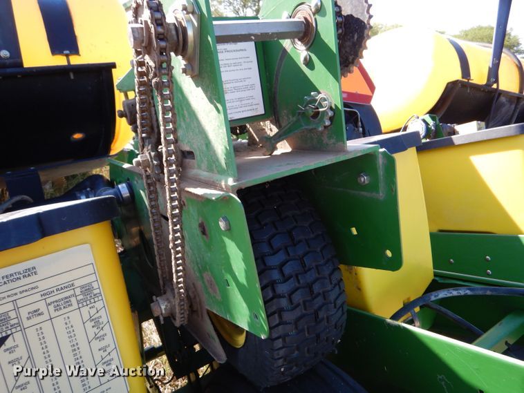 image for item LB9822 2004 John Deere 1770 MaxEmerge Plus  no-till planter