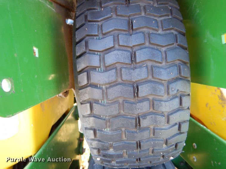 image for item LB9822 2004 John Deere 1770 MaxEmerge Plus  no-till planter