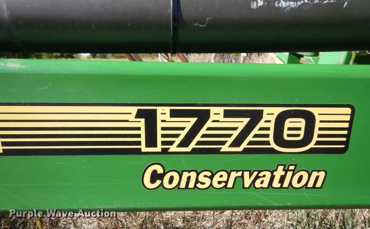 image for item LB9822 2004 John Deere 1770 MaxEmerge Plus  no-till planter