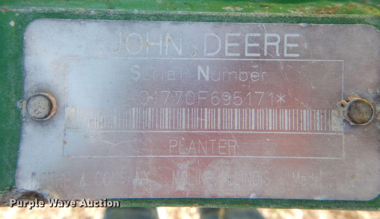 image for item LB9822 2004 John Deere 1770 MaxEmerge Plus  no-till planter