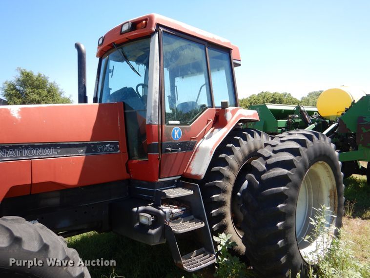 image for item LB9833 1989 Case IH Magnum 7140  MFWD tractor